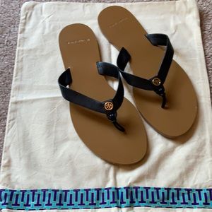 Tory Burch black leather flip flop size 8m